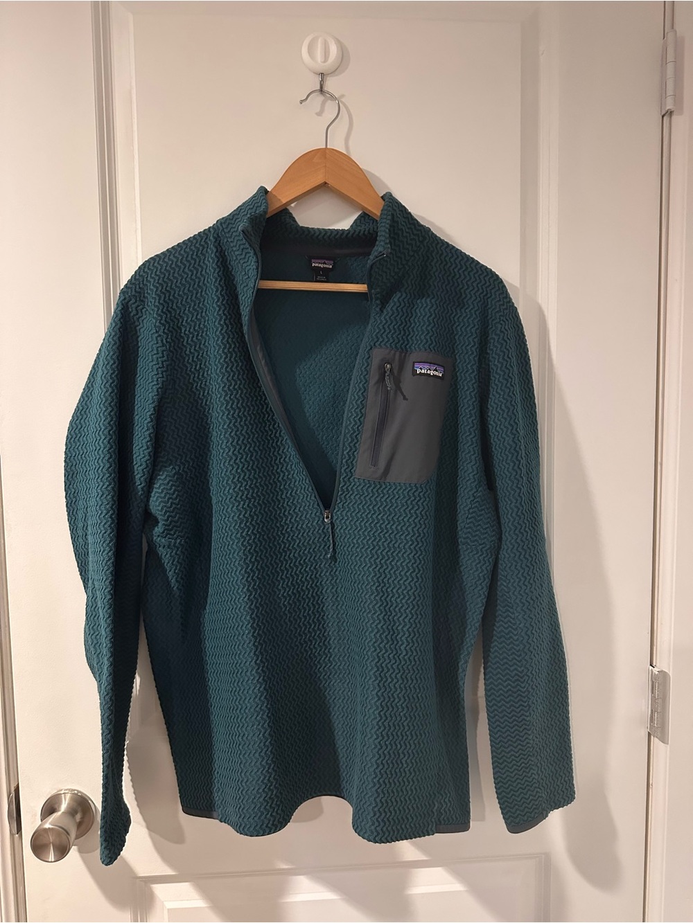 Patagonia Men’s R1 Air Fleece Zip-Neck